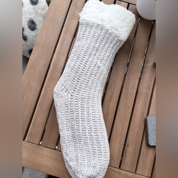 Cozy Cream Knit Slipper Socks ✨ NWT - Picture 2 of 5